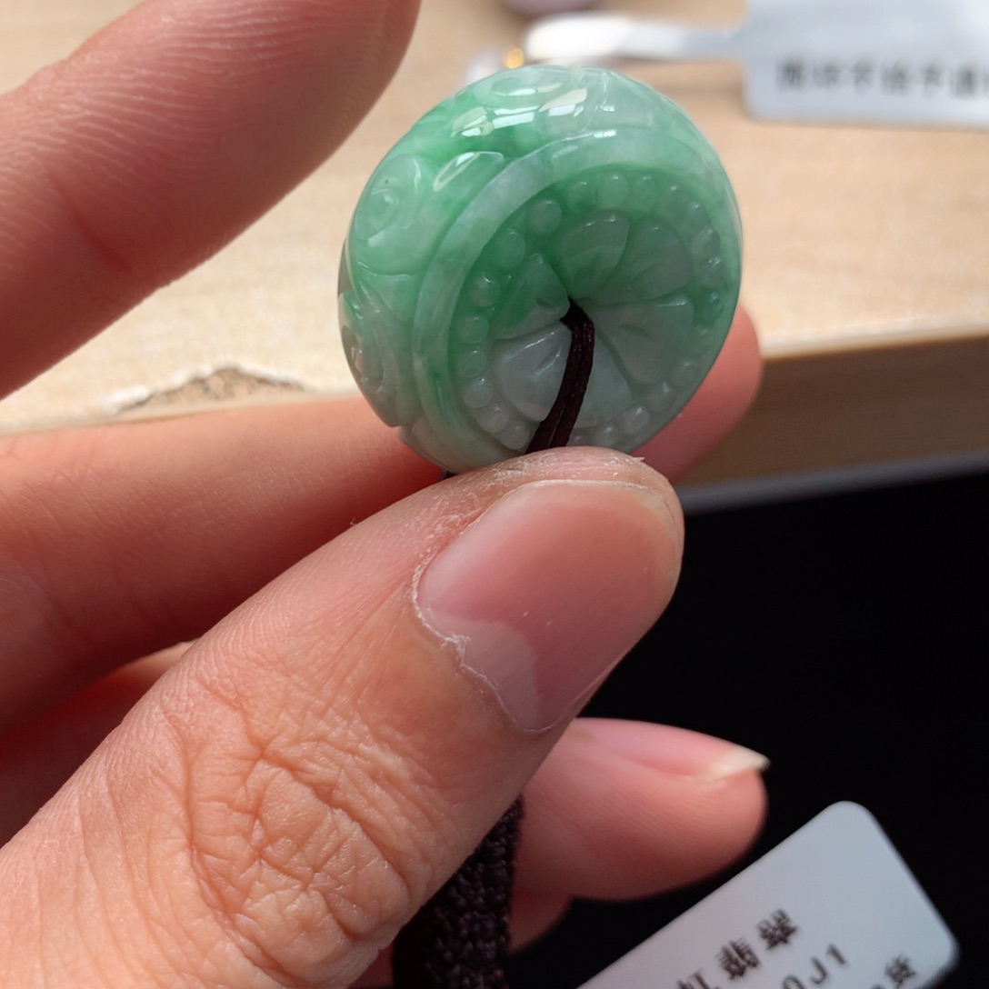 颈饰未镶嵌翡翠吊坠