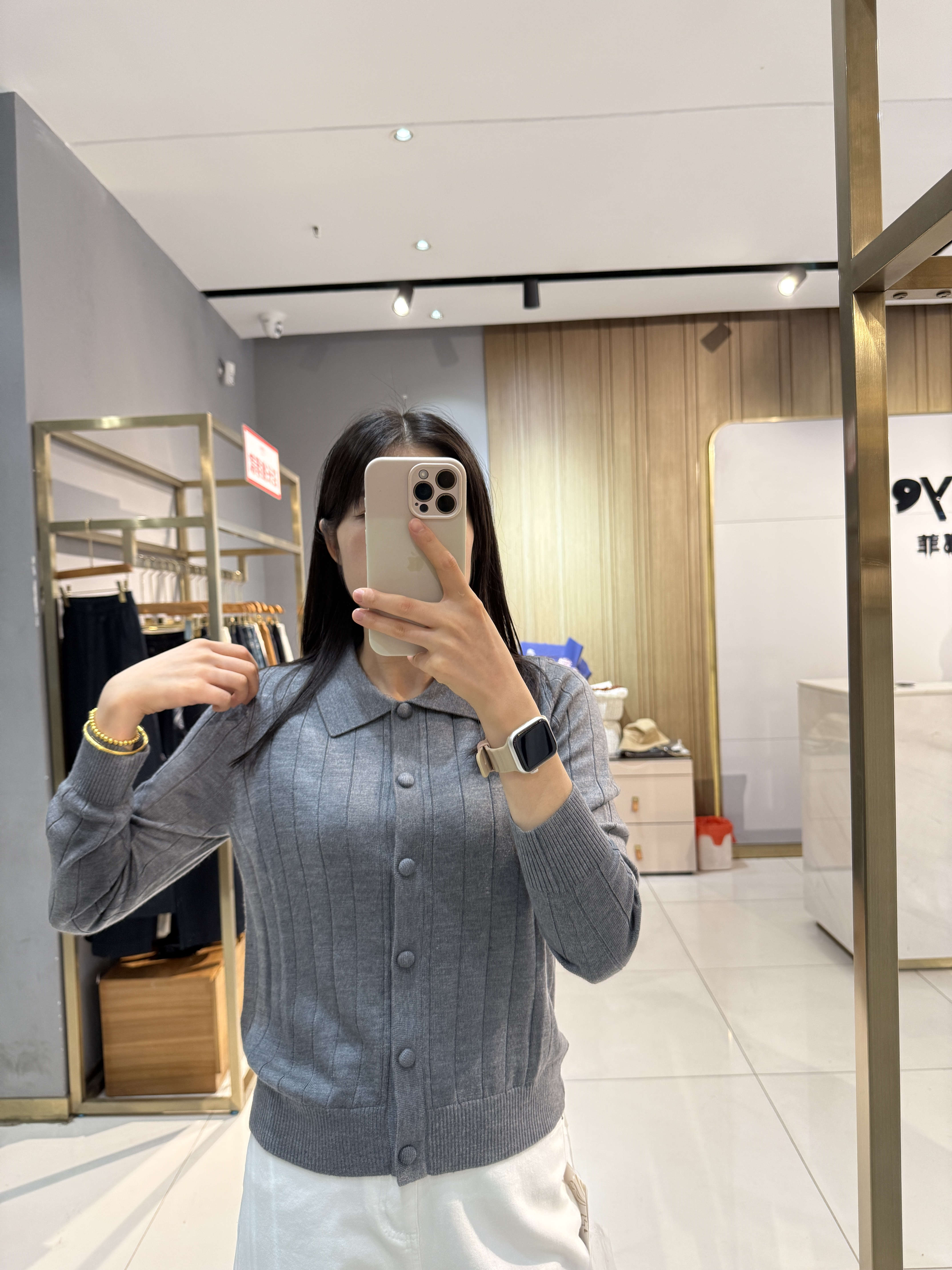 雅意娜菲2025年专卖店新款圆领纯色百搭简约针织衫合集