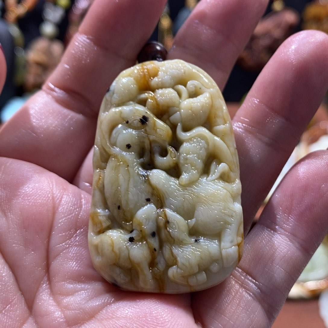 蛇纹石玉颈饰未镶嵌