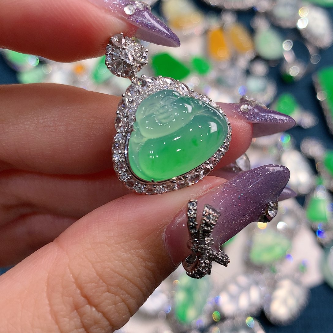 翡翠颈饰18K金镶嵌佛公