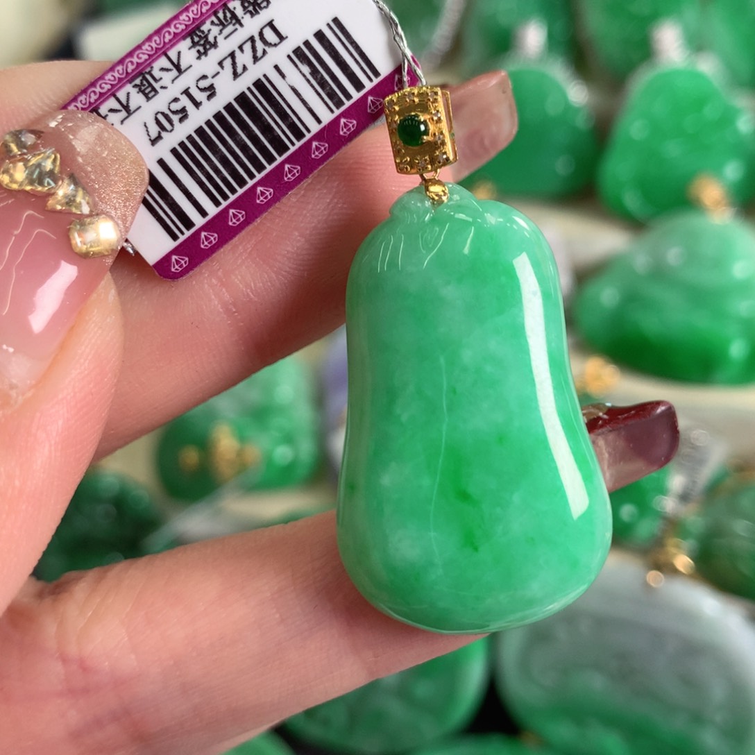 翡翠吊坠(不含链)18K金镶嵌