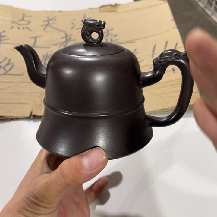 老厂紫砂壶一件。