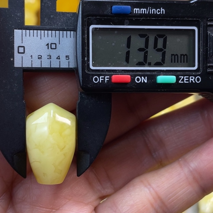 蜜蜡未镶嵌裸石6杂