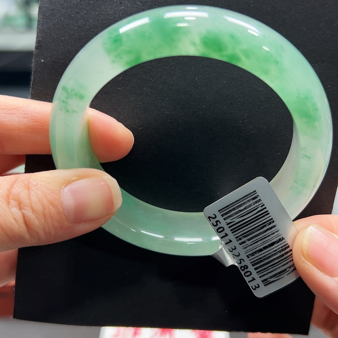 石英质玉（非洲翠）未镶嵌手镯