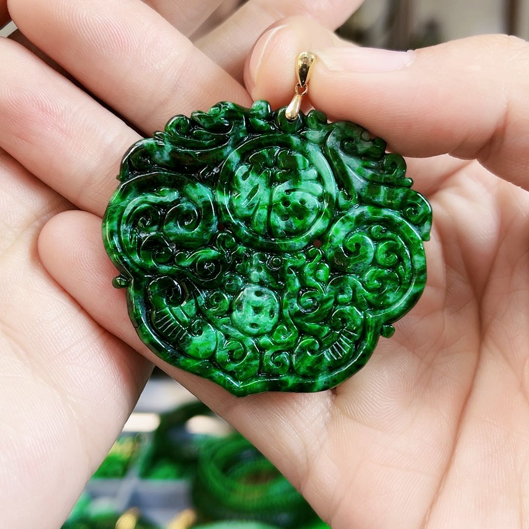 翡翠颈饰18K金镶嵌吊坠