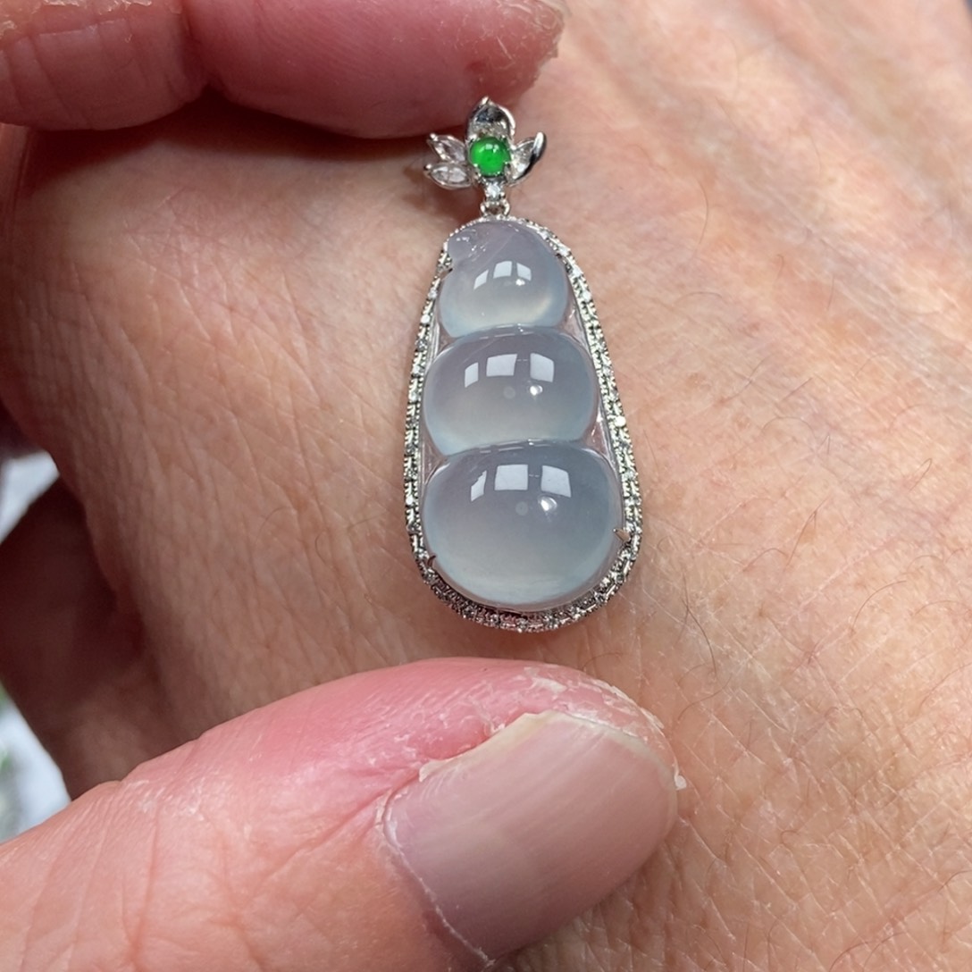 翡翠颈饰18K金镶嵌豆子