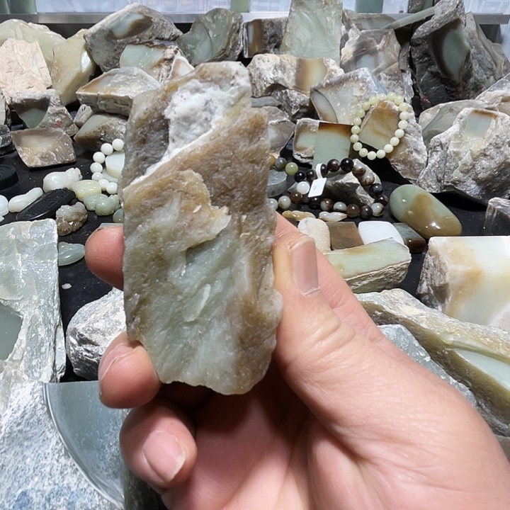 和田玉（糖玉）未镶嵌把件