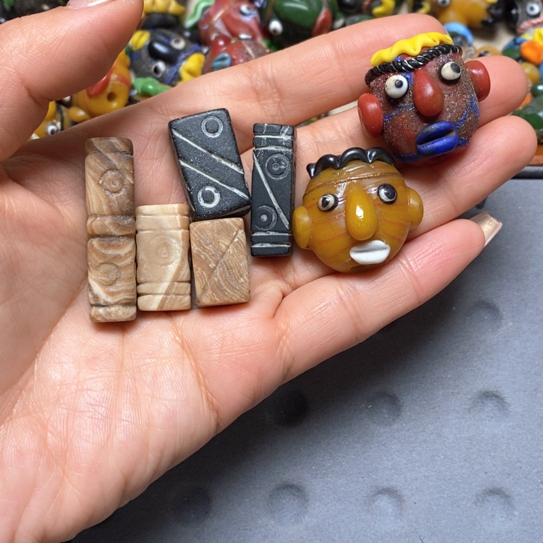 琉璃颈饰印度尼西亚专拍