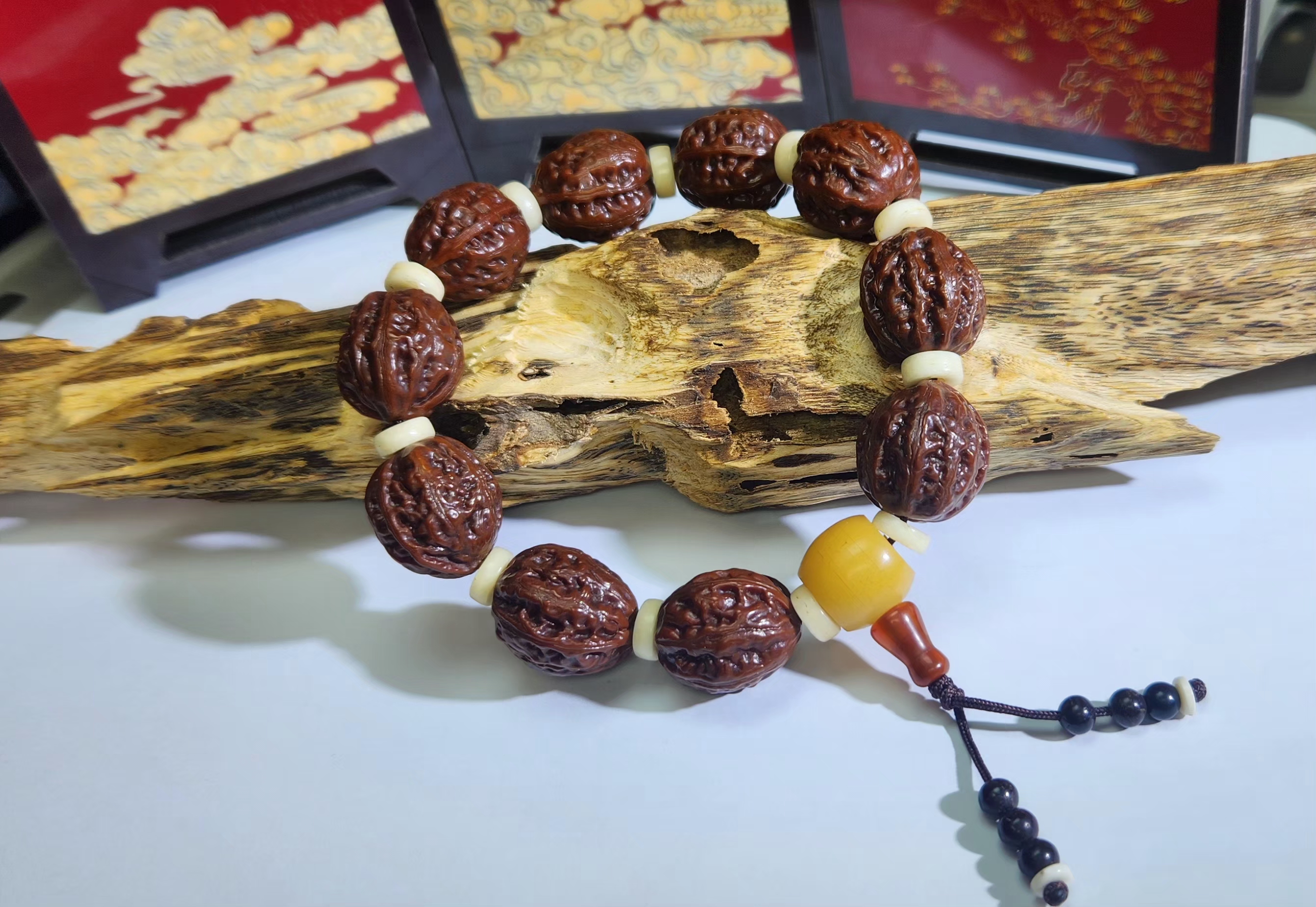 LHT1精品手工回血文玩老核桃21x24mm