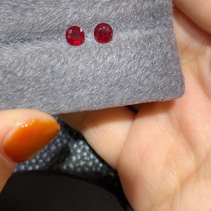 红宝石裸石鸽血红红宝石一对圆形