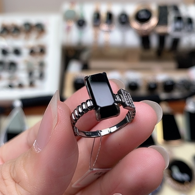 【闪购商品】翡翠戒指18K金镶嵌墨翠