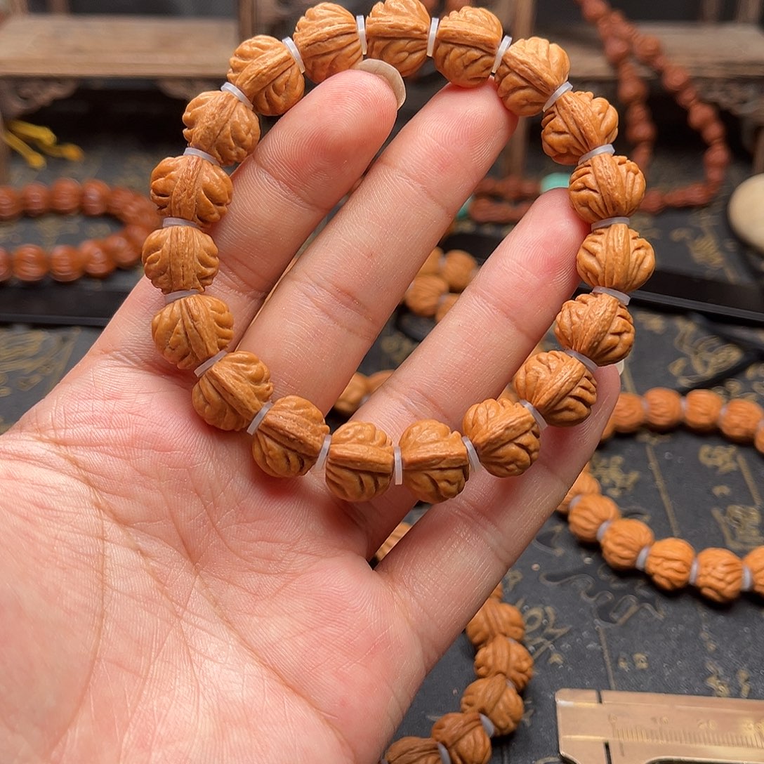 桃核吊坠小金豆手串