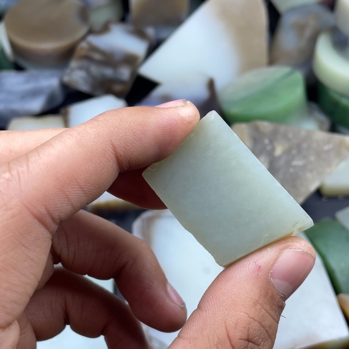 永***弃和田玉未镶嵌颈饰