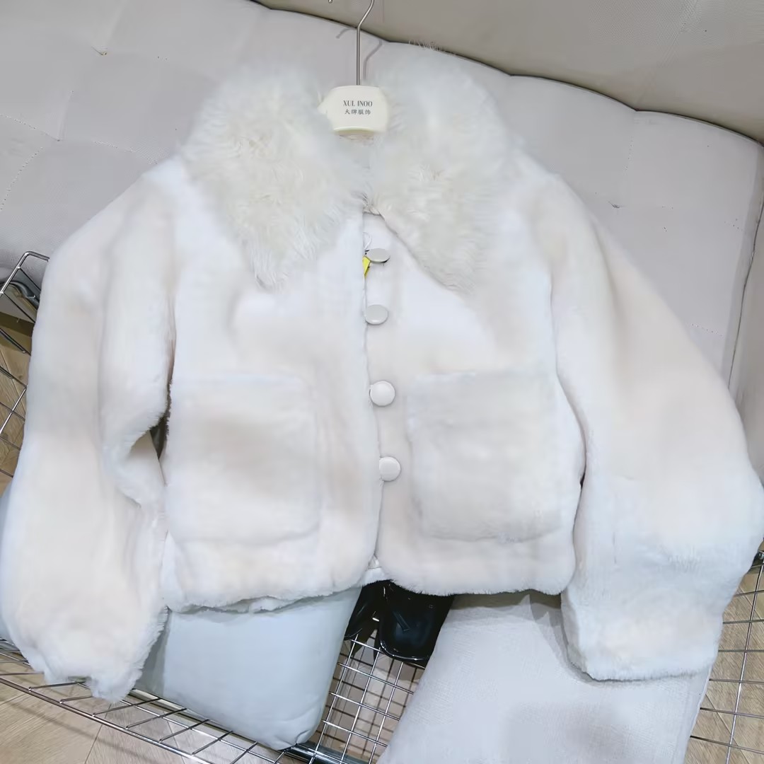 丨秋冬新款白色短款翻领毛毛甜美风温柔高级感轻奢外套 7040