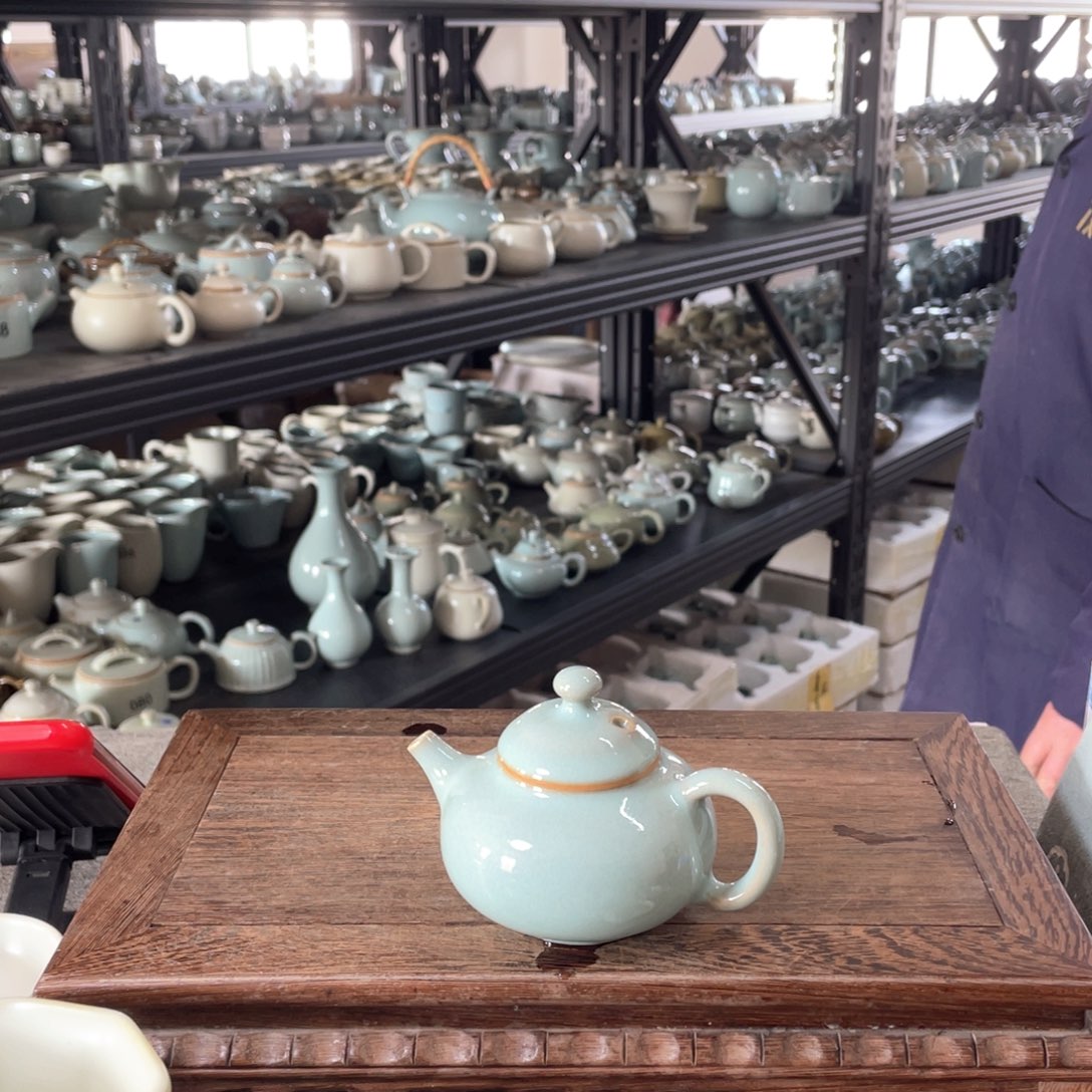 瓷片天青小小容天壶微瑕