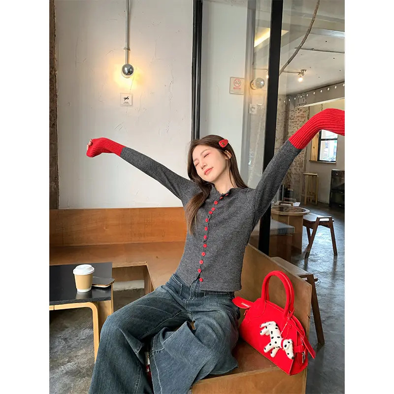 不规则纽扣设计圆领针织打底衫女内搭2024秋冬季修身显瘦软糯毛衣