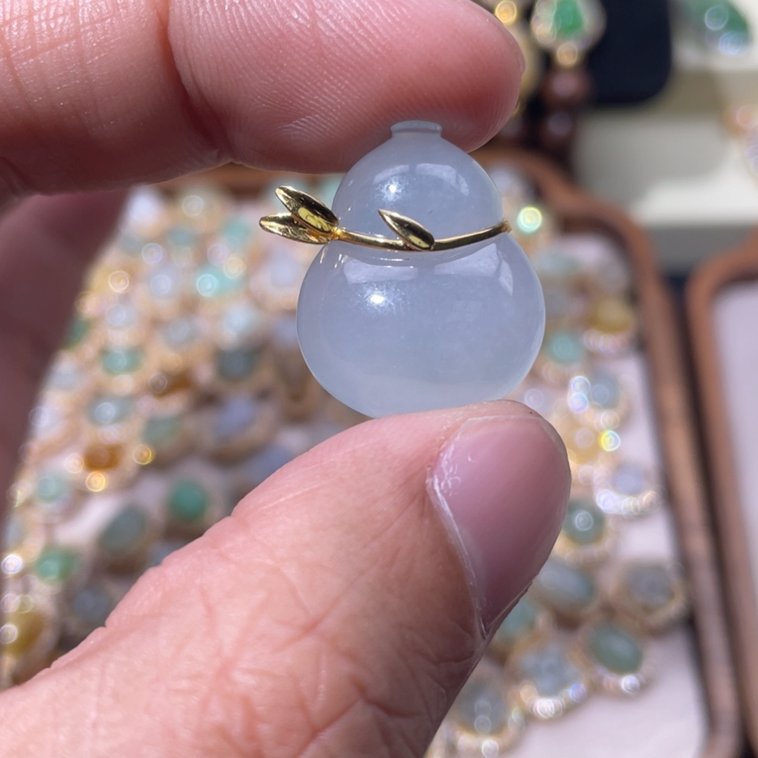 翡翠18K金镶嵌颈饰