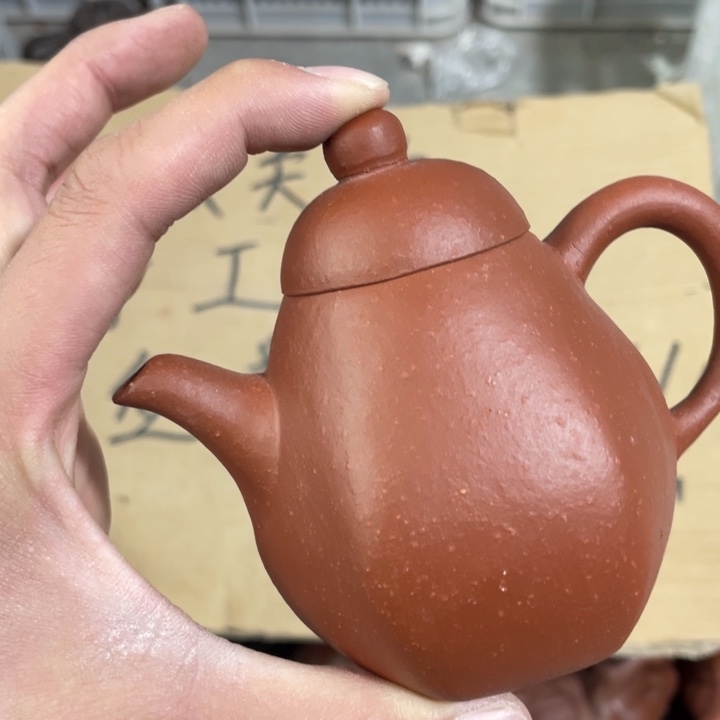 紫砂茶壶老厂紫砂壶一件。