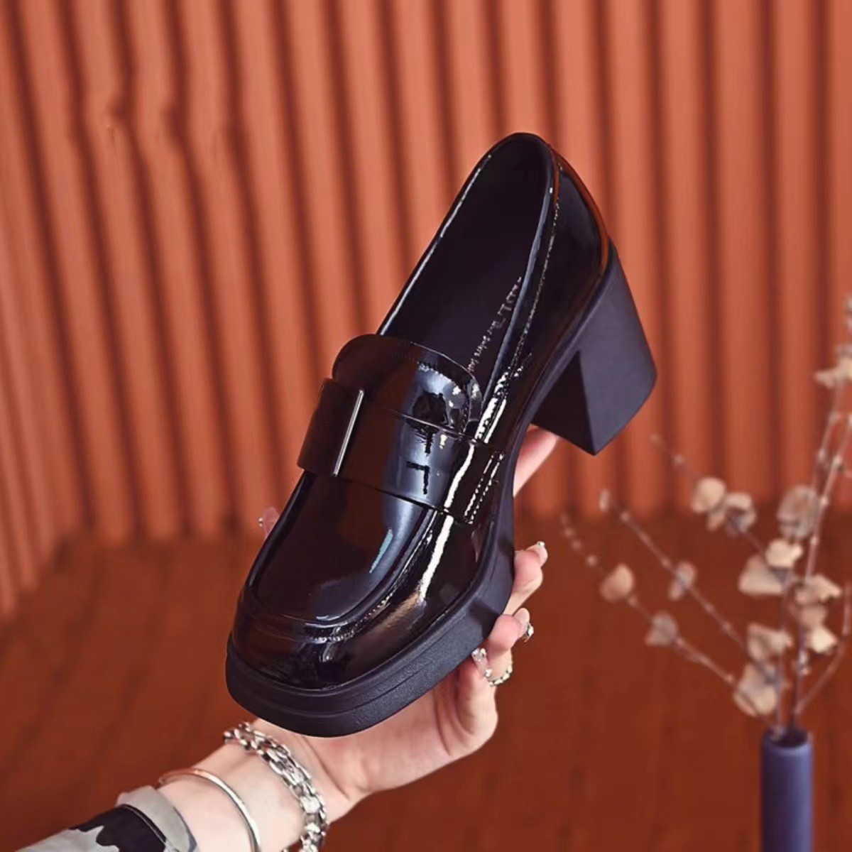 啄木鸟真皮英伦风方头小皮鞋女百搭2025秋季新款厚底乐福鞋