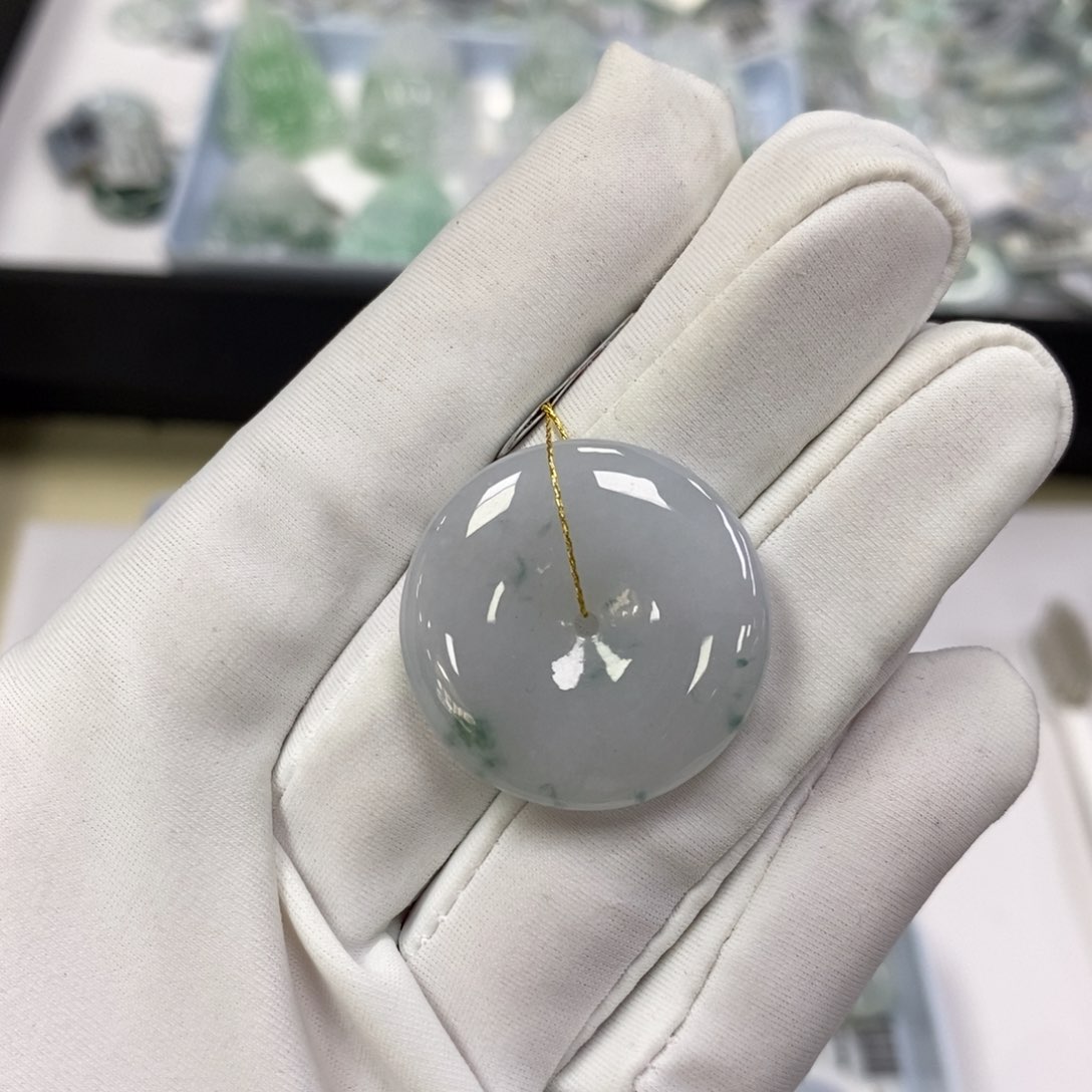 翡翠未镶嵌颈饰平安扣