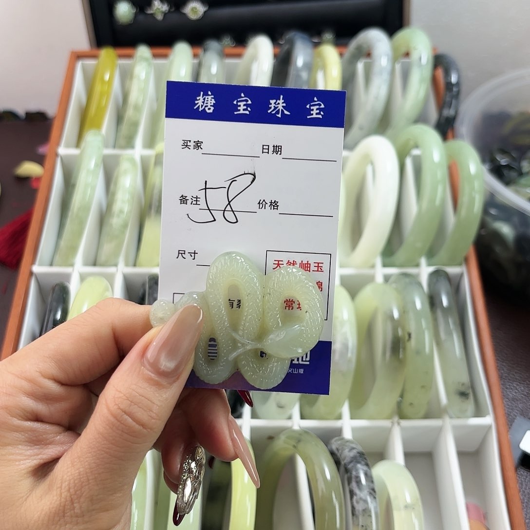蛇纹石玉手镯未镶嵌奶***恼