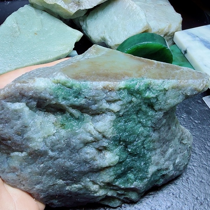 和田玉（糖玉）未镶嵌珠宝奇石