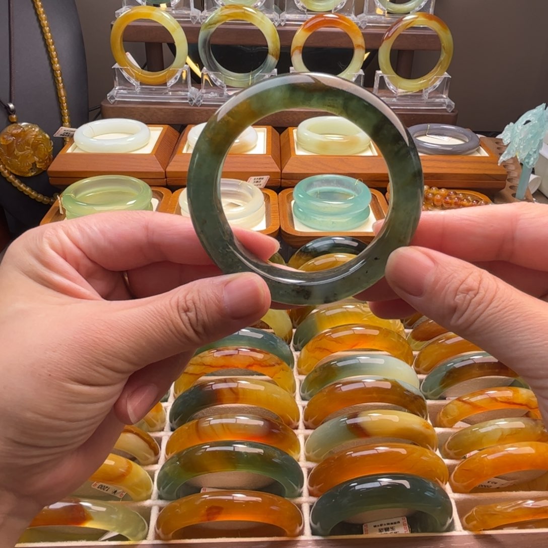 蛇纹石玉未镶嵌手镯56