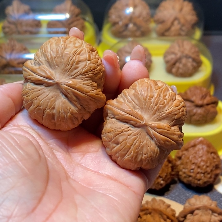 魔***魚吊坠文玩核桃元宝42全品有黄尖