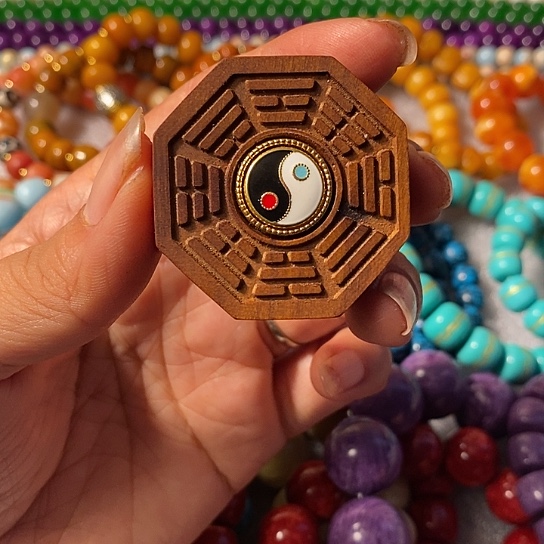 各种文玩工艺品等