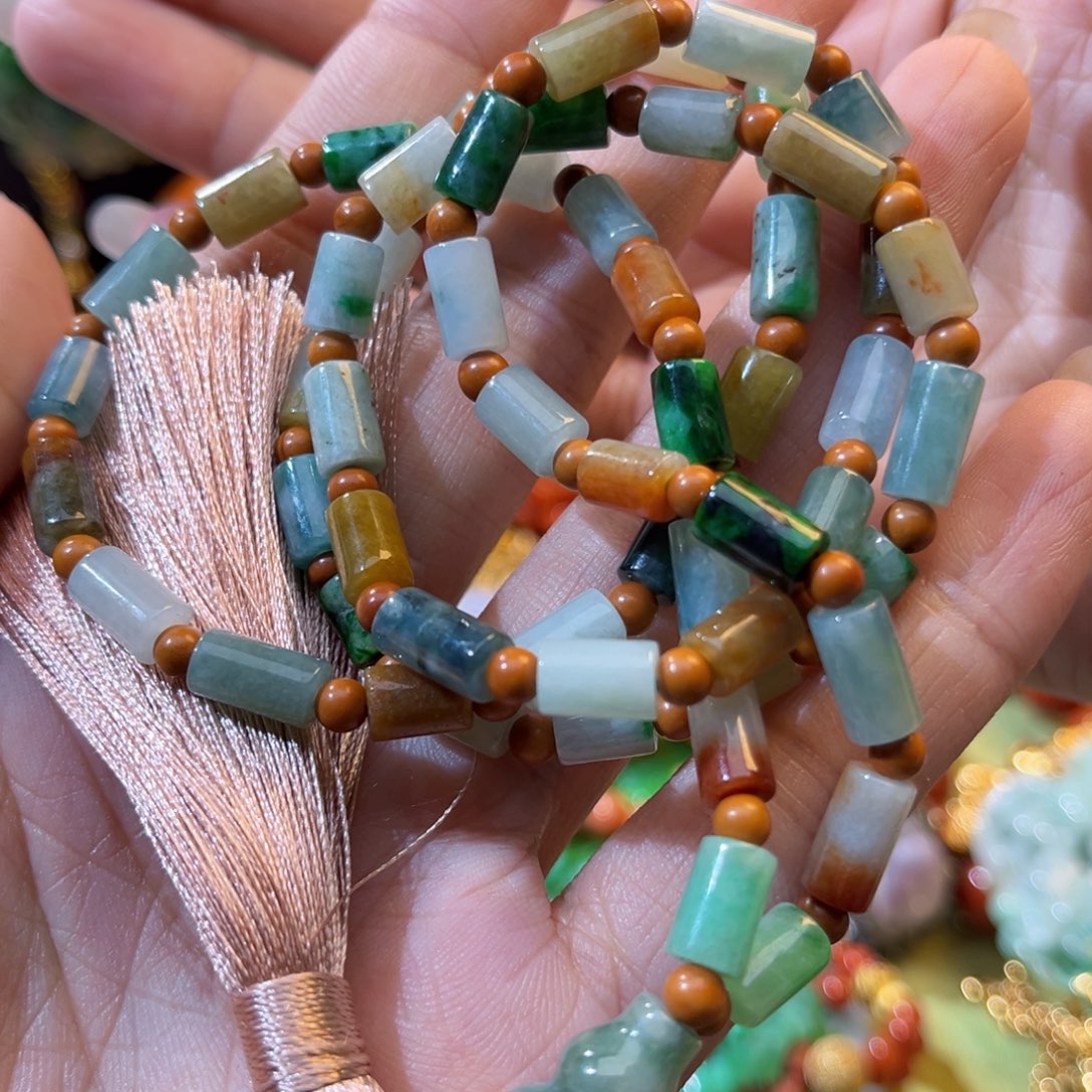 翡翠未镶嵌颈饰待编织