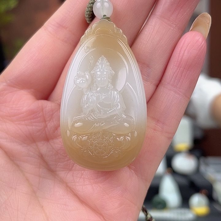 颈饰未镶嵌和田玉