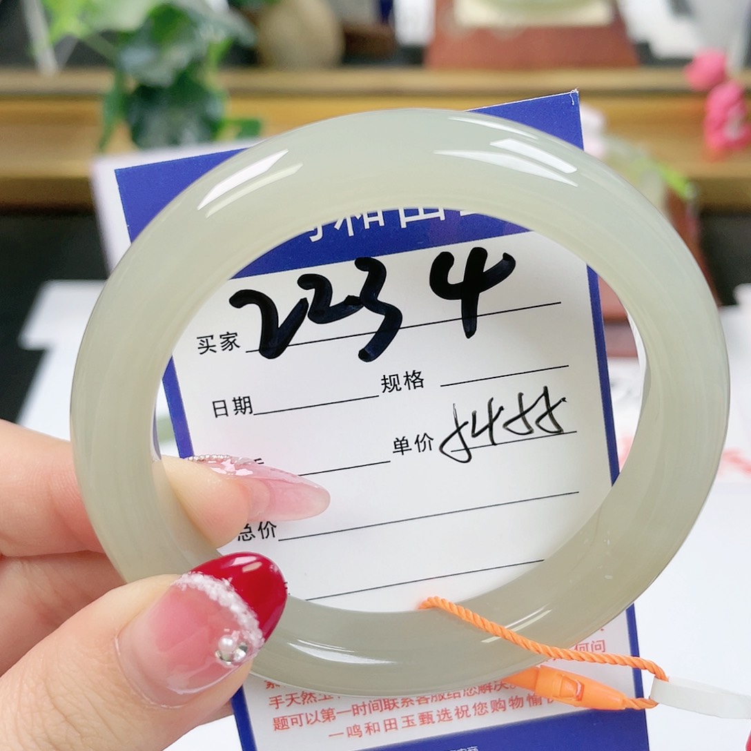 和田玉手镯未镶嵌