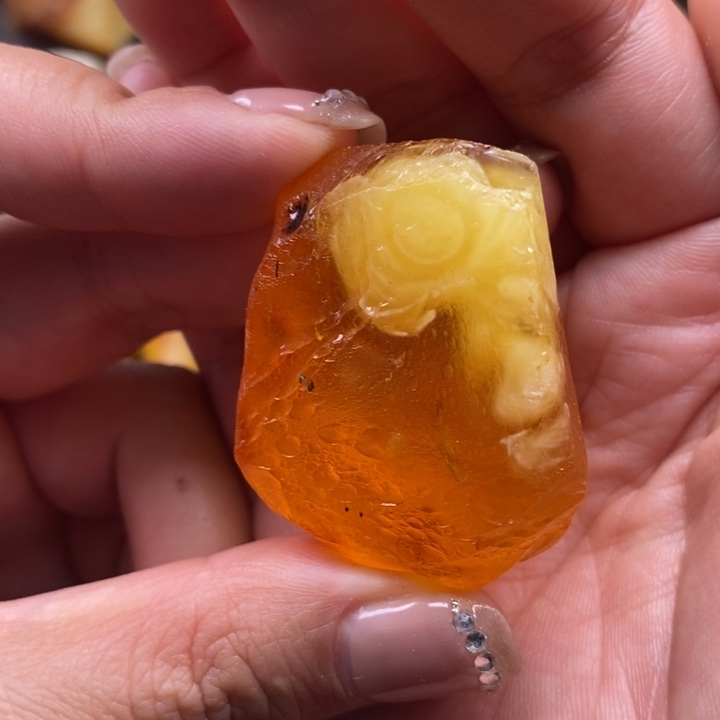 定制琥珀未镶嵌蜜蜡
