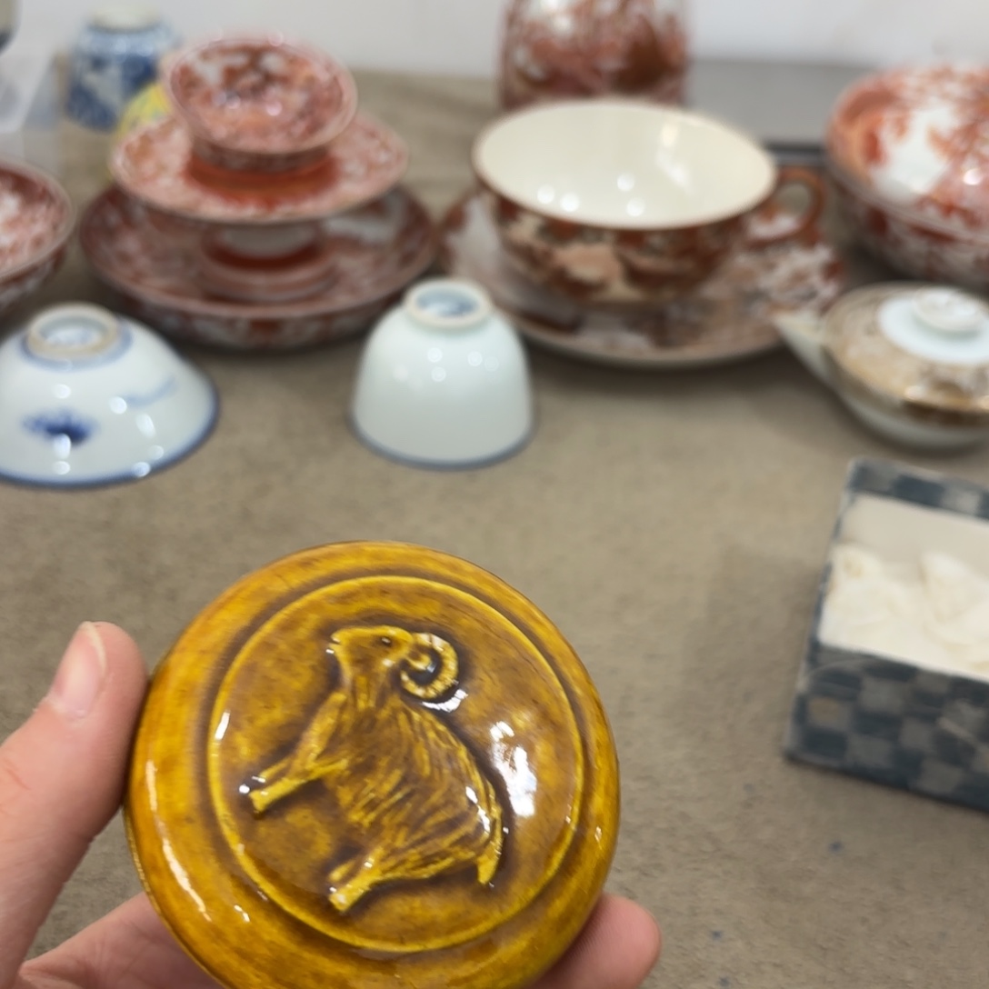 瓷片非常好看漂亮的物品 