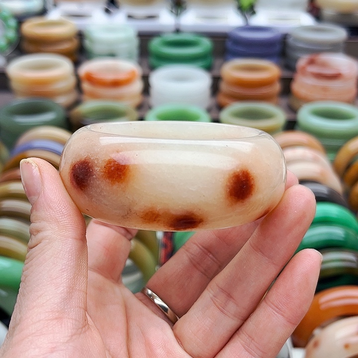 未镶嵌手镯（圆镯）石英质玉