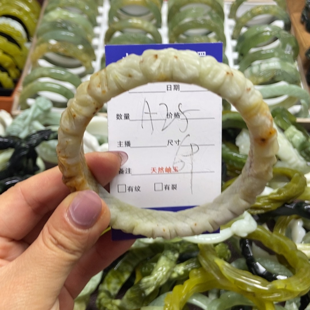 蛇纹石玉手镯未镶嵌