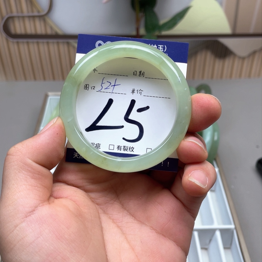 岫玉手镯手镯未镶嵌