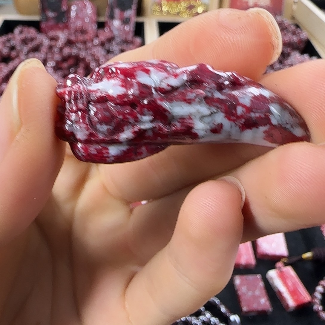 天然辰砂天然原矿龙牙雕刻