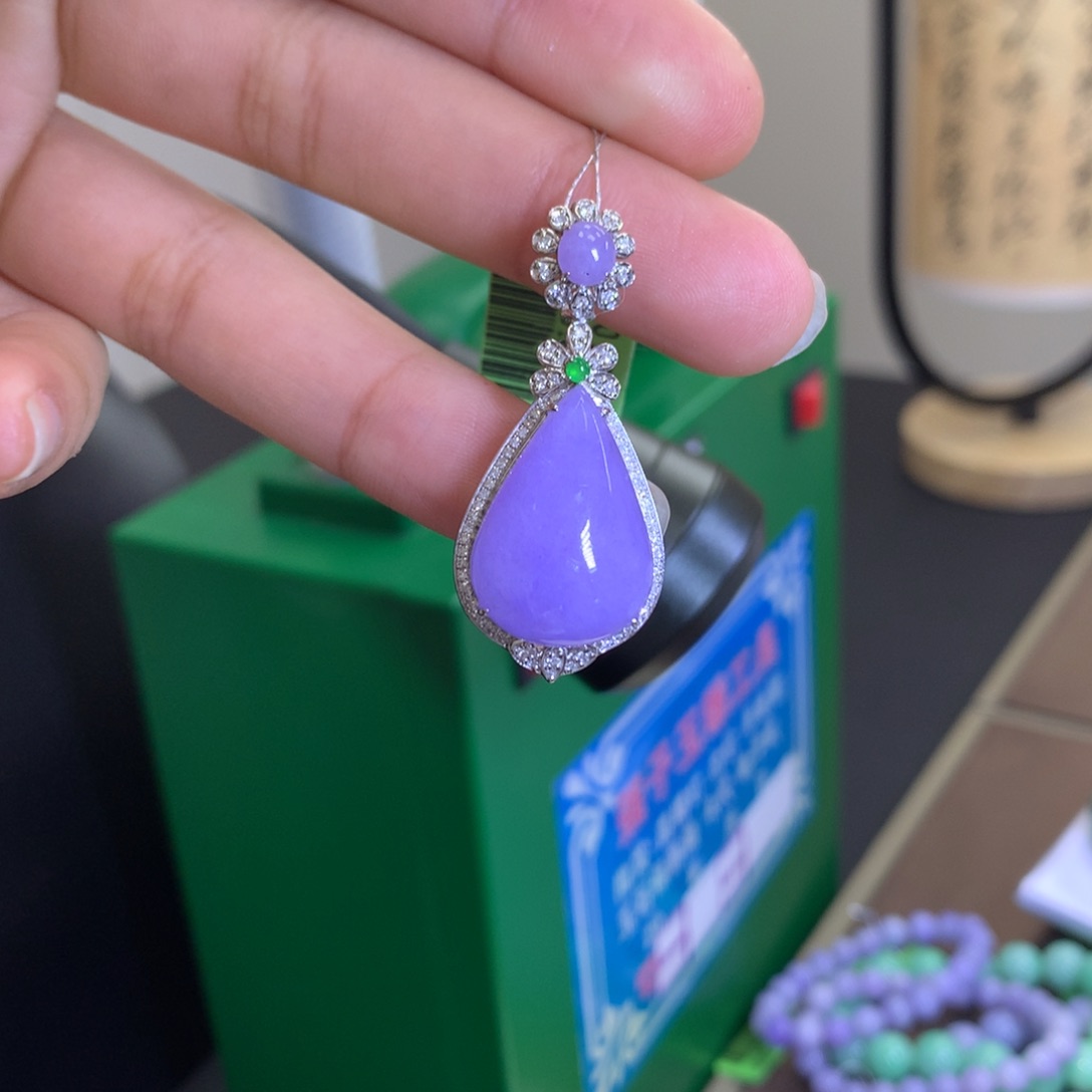 翡翠颈饰18K金镶嵌翡翠