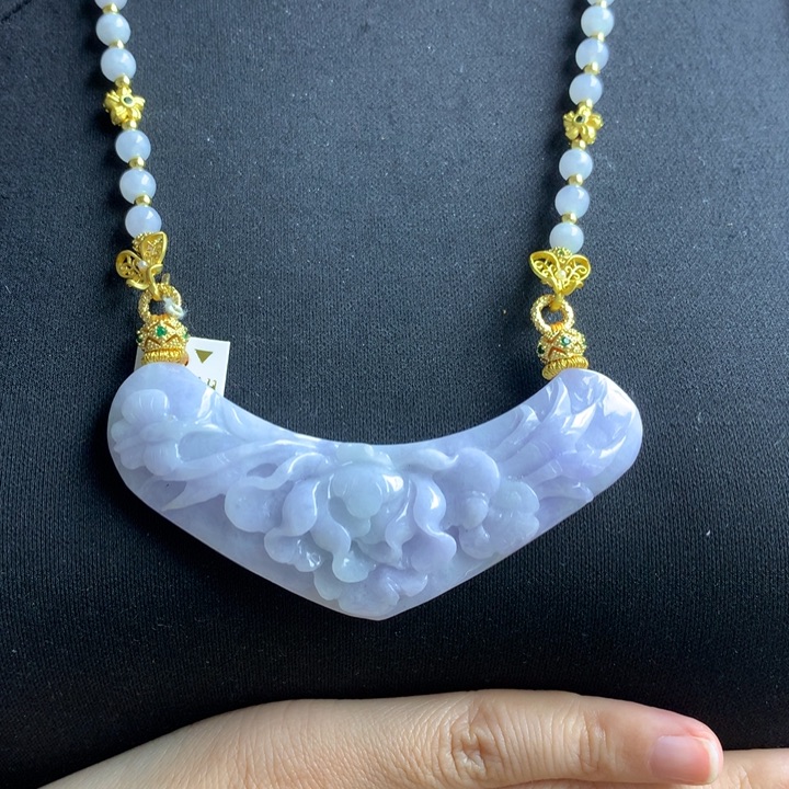 翡翠颈饰未镶嵌翡翠