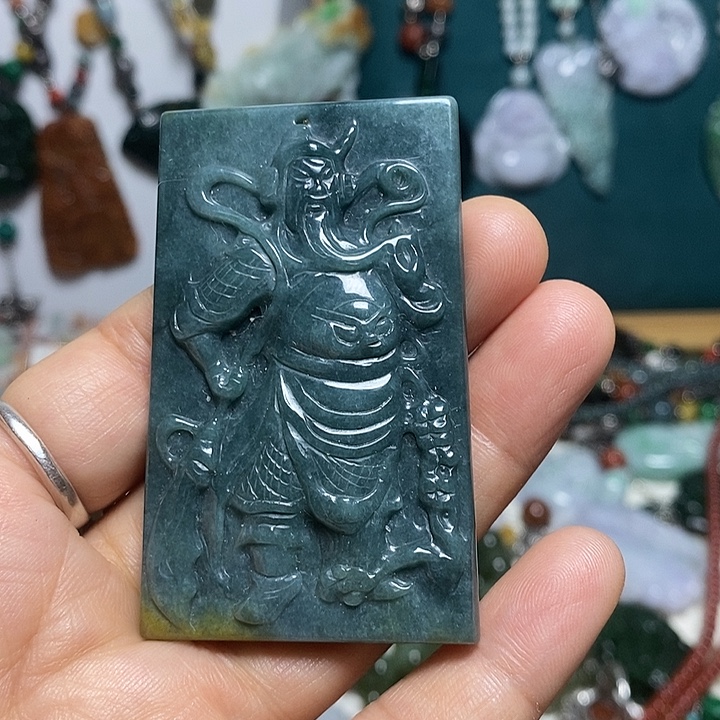 翡翠未镶嵌吊坠(赠链)