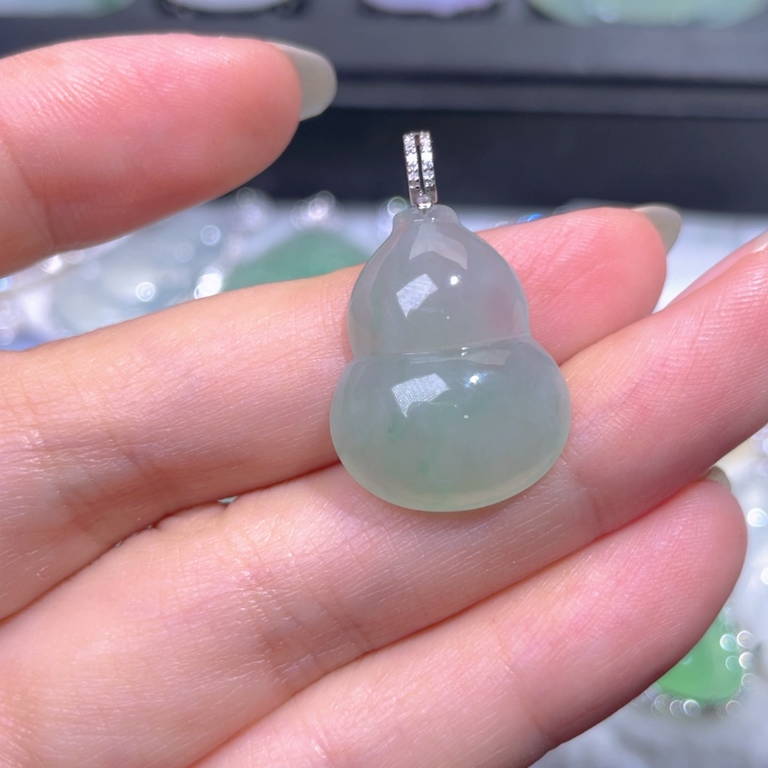 颈饰18K金镶嵌翡翠翡翠