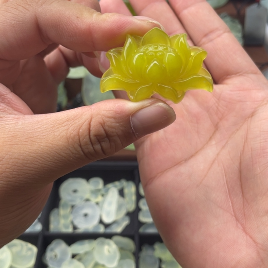 未镶嵌蛇纹石玉颈饰