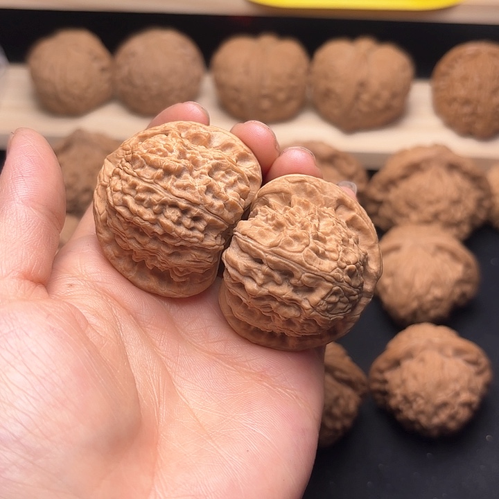 文玩核桃吊坠41白狮子