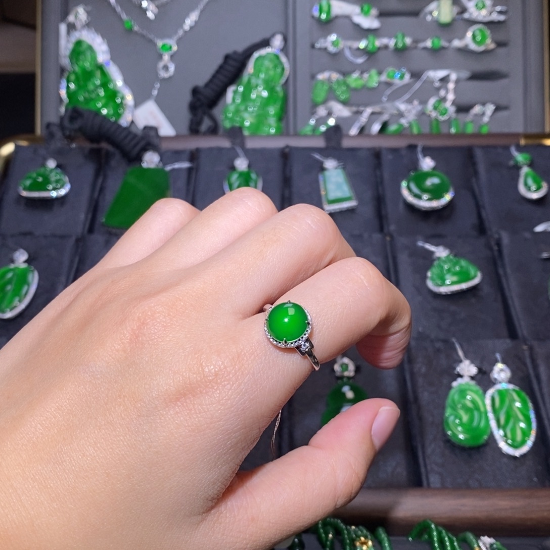 翡翠9K金镶嵌戒指蛋面戒指