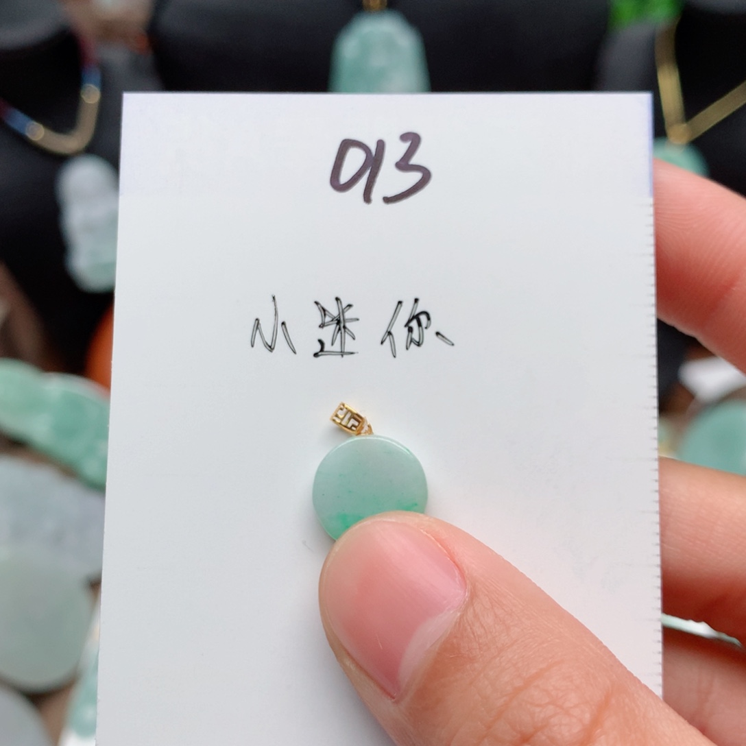 翡翠颈饰18K金镶嵌芷****睫吊坠