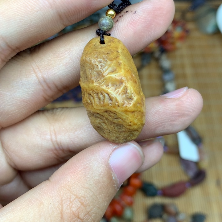 玛瑙/玉髓珠宝半成品未镶嵌笑**云