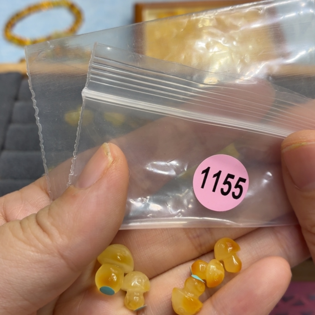 旅***者琥珀未镶嵌珠宝奇石