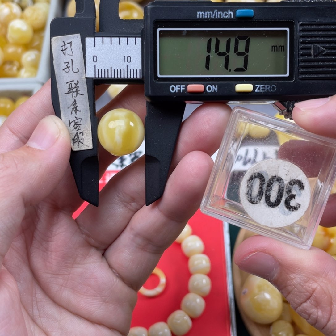 蜜蜡珠宝奇石未镶嵌