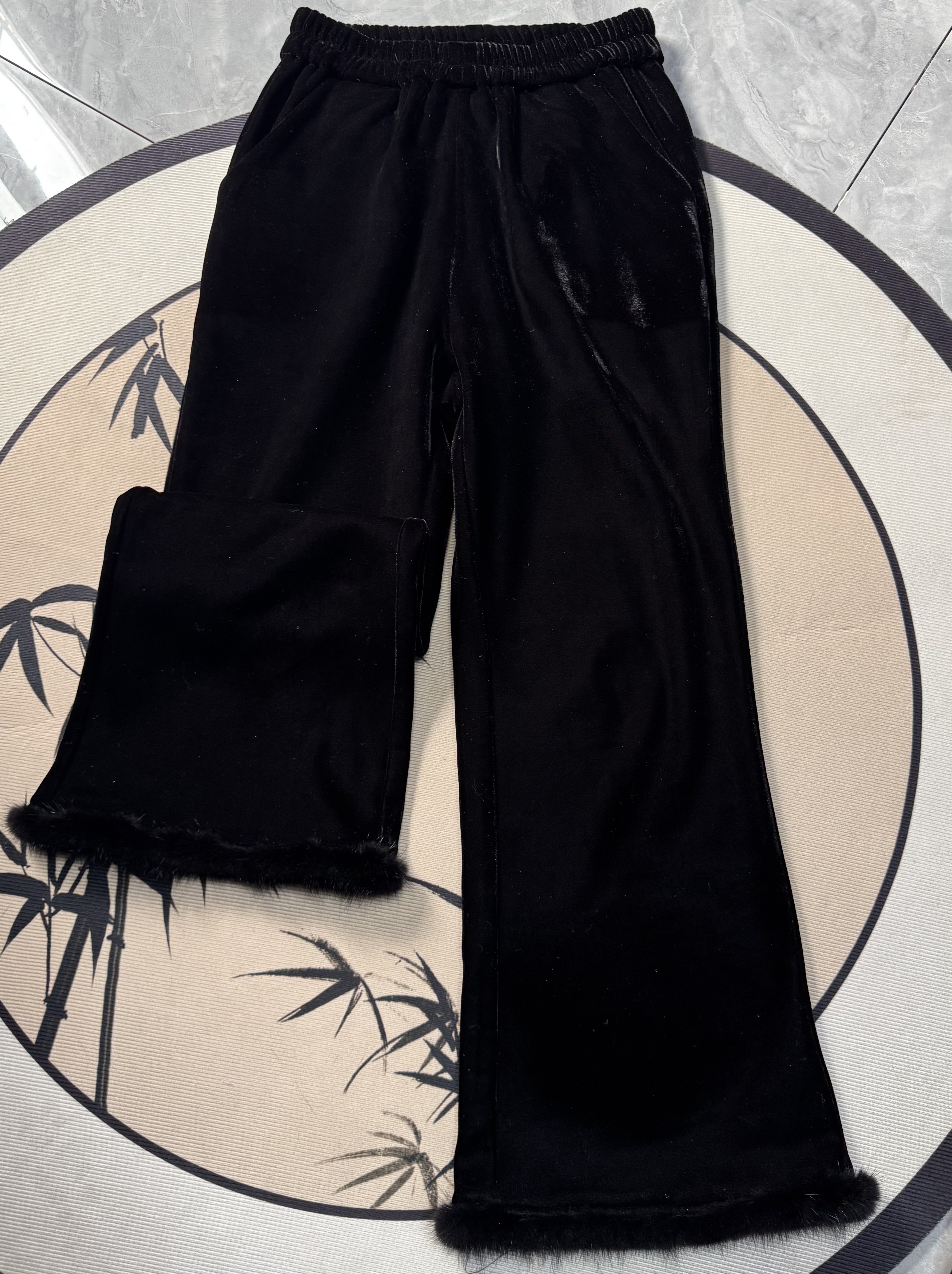 秋冬加绒黑色运动裤温柔风休闲裤慵懒风显瘦长裤森系微喇裤